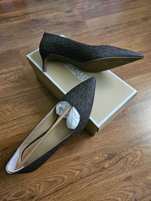 Обувки на тънък ток