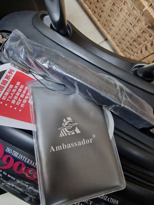 Чемодан оригинал фирма Ambassador Black