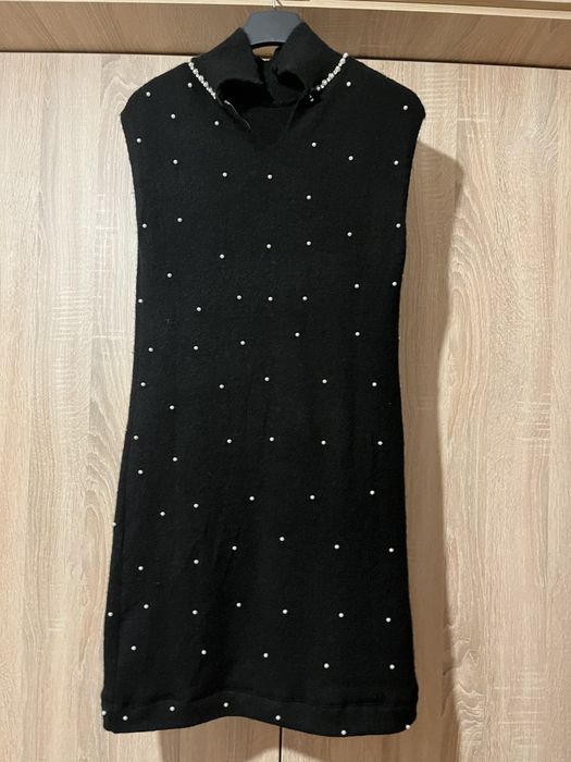 Дамска рокля от плетиво с елементи бели перли