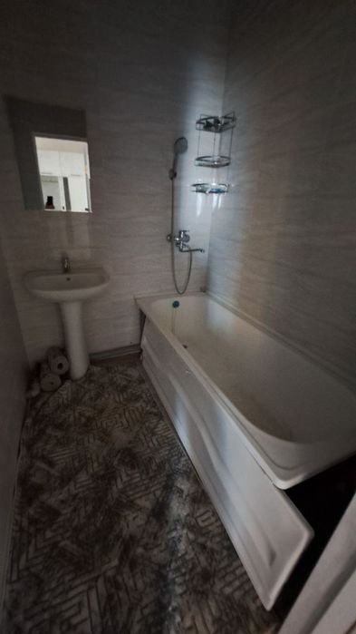 Kvartira sotiladi 2 xonali yangi remont li