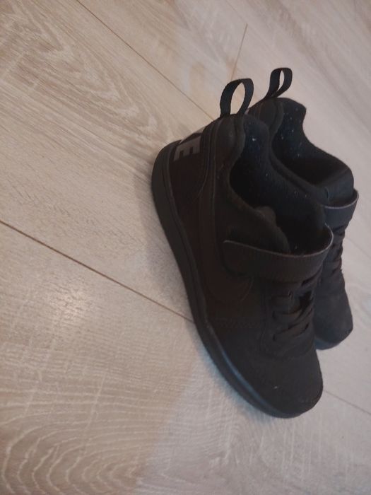 Adidasi Nike  32