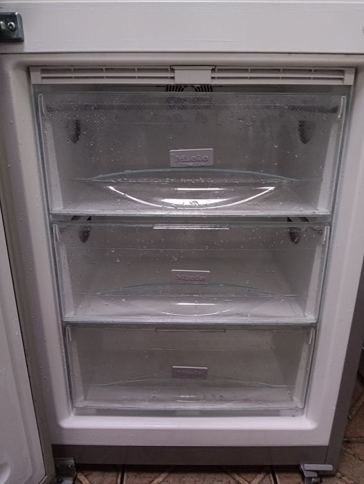 Иноксов комбиниран хладилник с фризер Миеле Miele с 2 години гаранция!