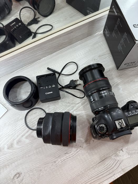 Canon 5D Mark IV+ 24-70mm 2.8 + 85mm 1.2