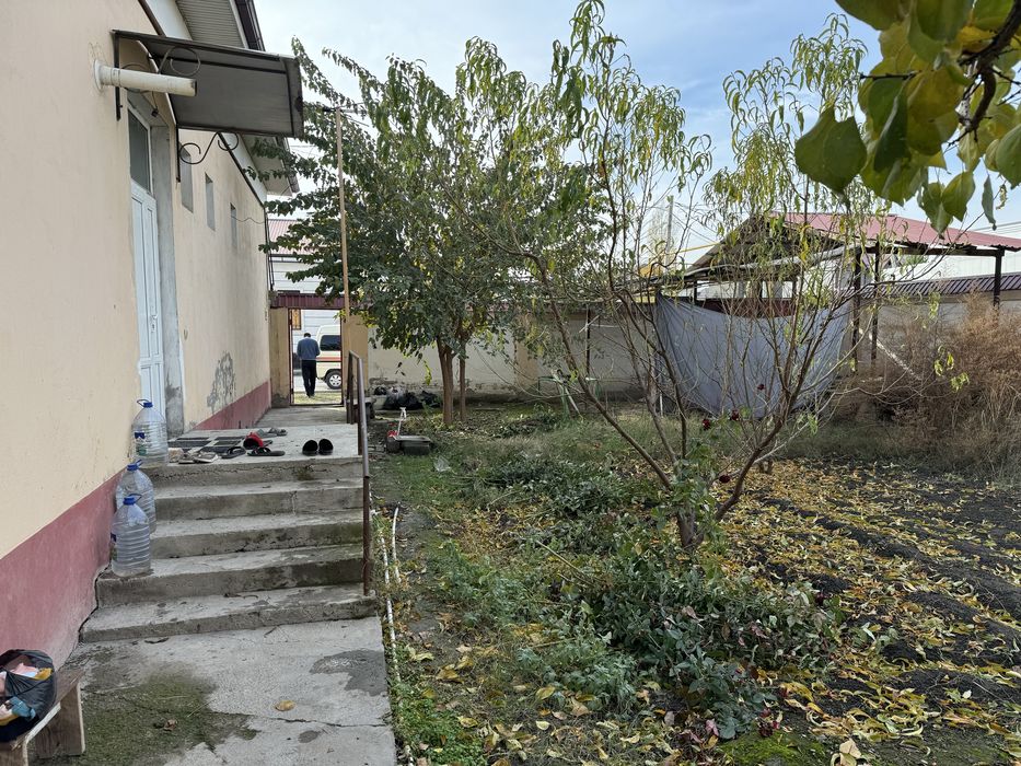 Uchastka sotiladi 6 sotix tarsavoy