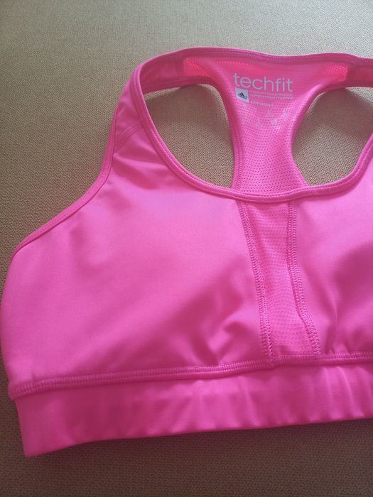 Vând  bustiera Adidas  mărimea s(xs).