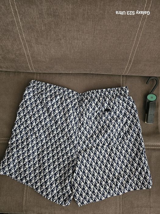 Къси  нови панталонки