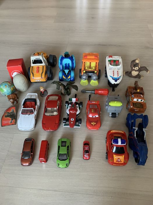 Vand set masinute superbe.