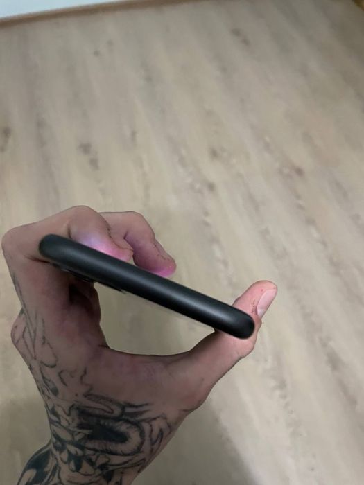 продам айфон 11.