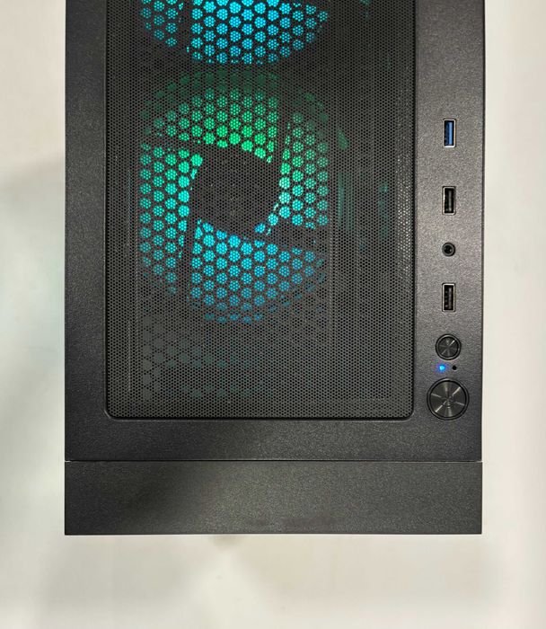 Геймърски компютър AMD Ryzen 7 8700F, RX 9060 XT 16GB, 16GB ram