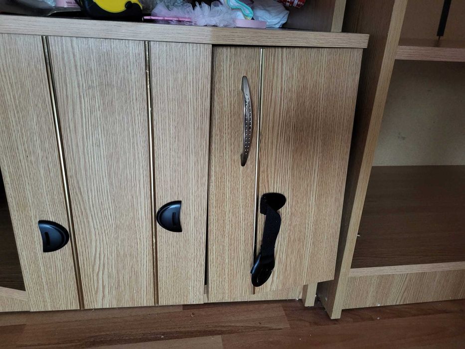 Set Mobilă Living: Vitrină, Soldat cu sertare și 2 Corpuri mici