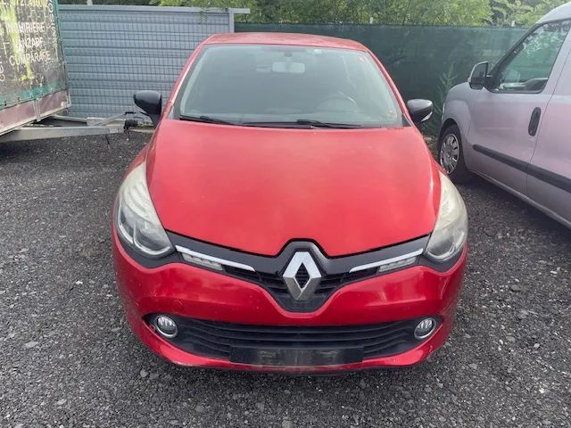 Dezmembrez Renault Clio 4 2013 1.5 DCI 75 cp