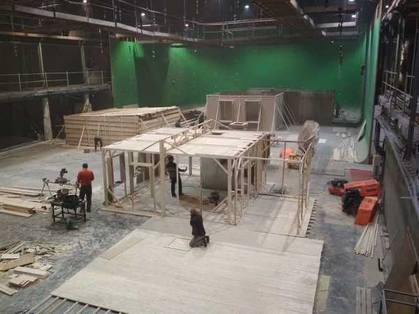 Декорации , кино театр студии , сборка плотник , циклорамы