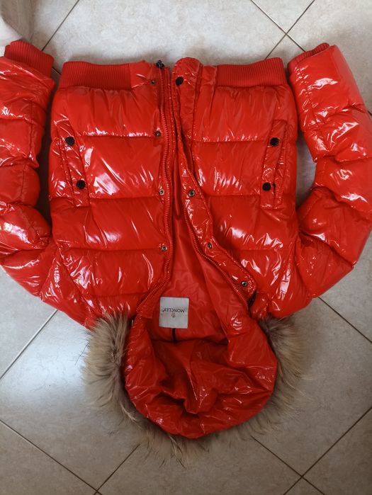 Продавам яке Moncler