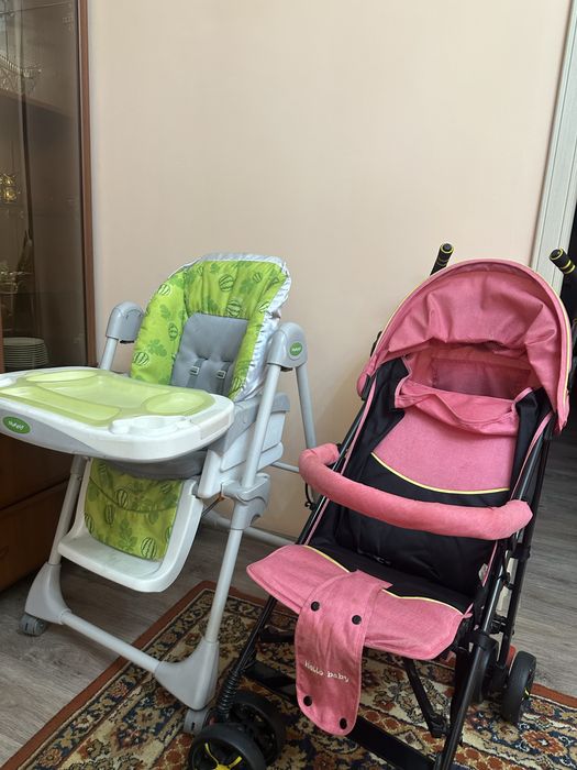 Детская коляска и столик для кормления