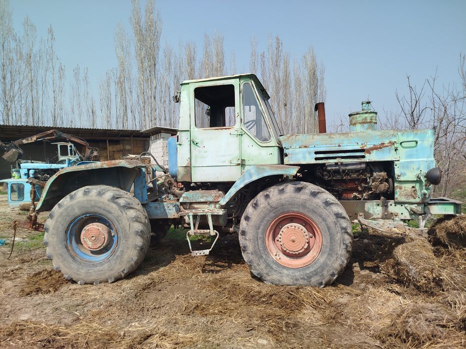 T 150 Traktor sotiladi