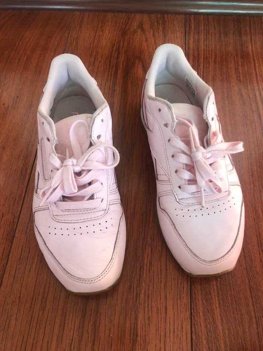 бледо розови кожени маратонки Reebok