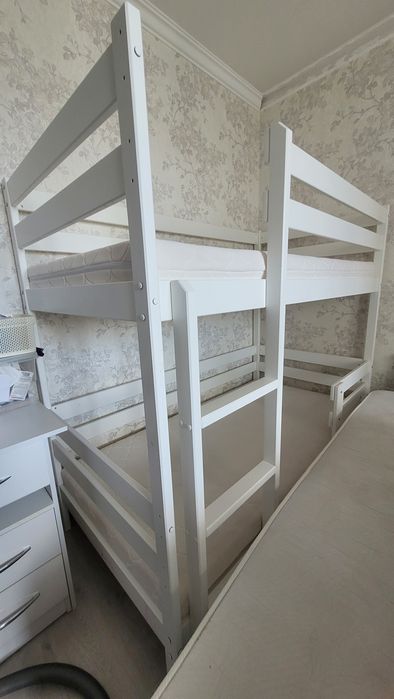 Двухьярусная кровать