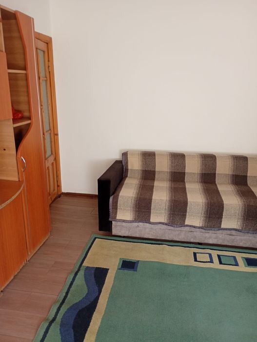 Închiriez garsoniera