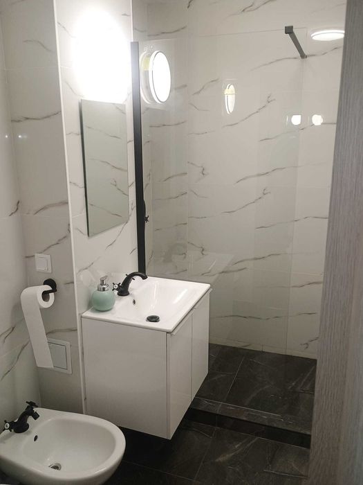 Apartament 3 camere de închiriat în zona centrala