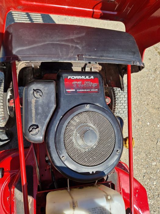 Tractoras de tuns iarba
