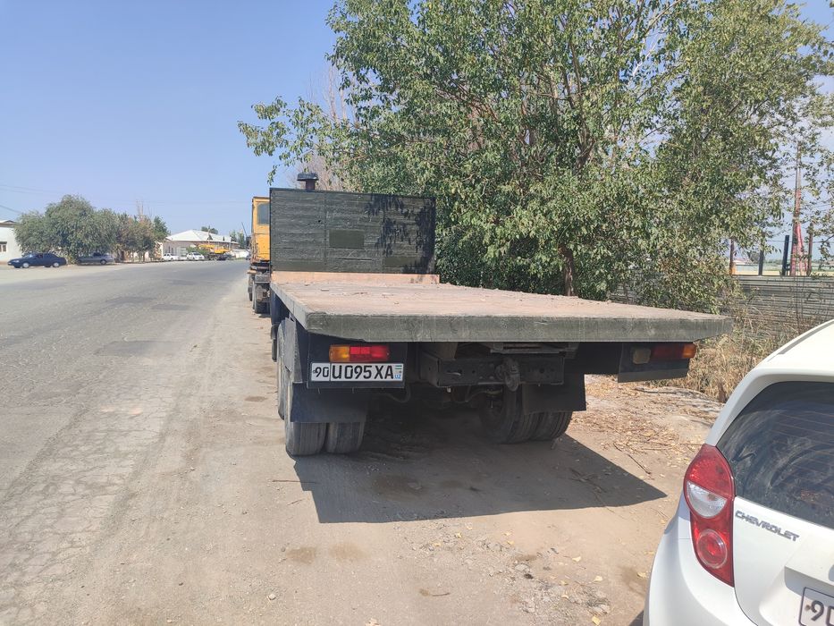 Грузовой КамАЗ площадка