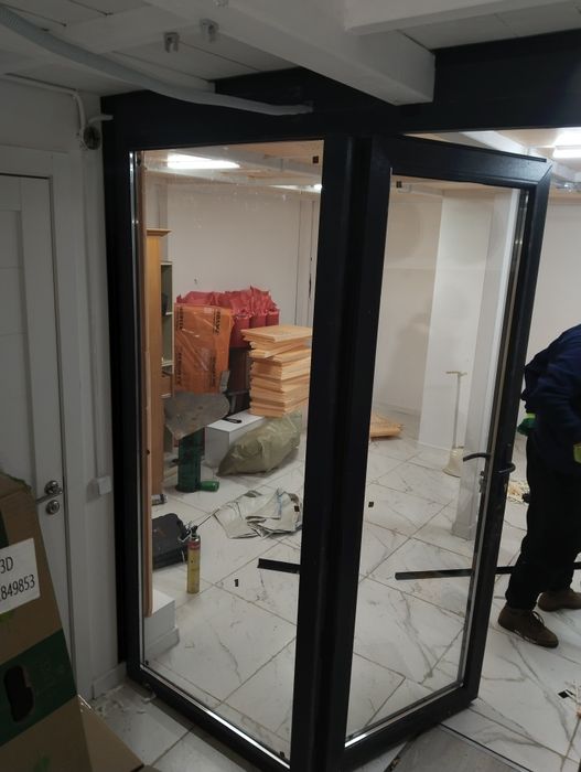 Пластиковые двери, перегородки