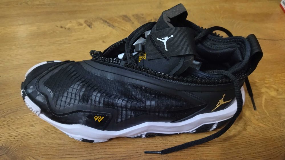 Джордан маратонки номер 40