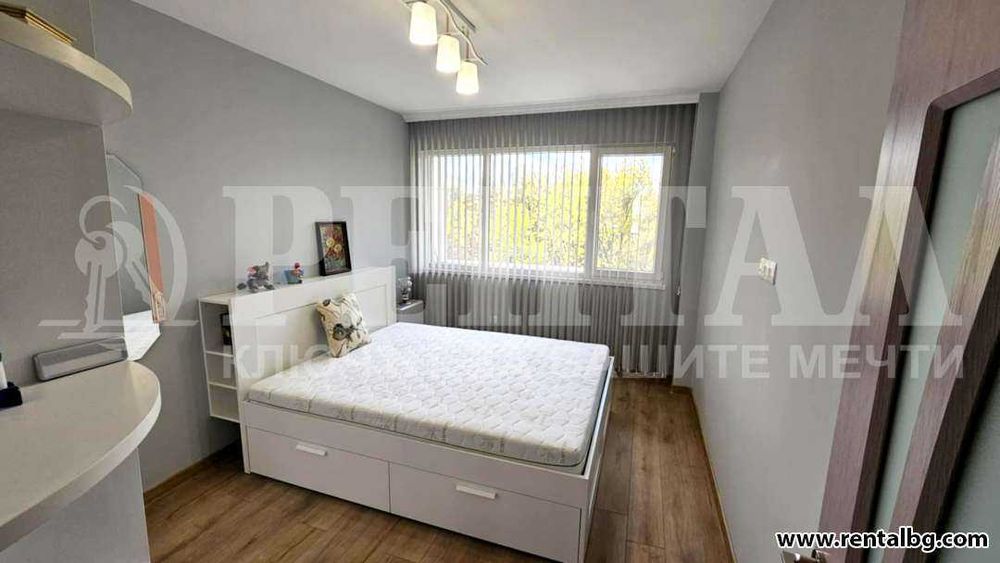 Продава се Тристаен апартамент в Пловдив, Гагарин - 125 кв.м за 1840 €/кв.м - Снимка #12