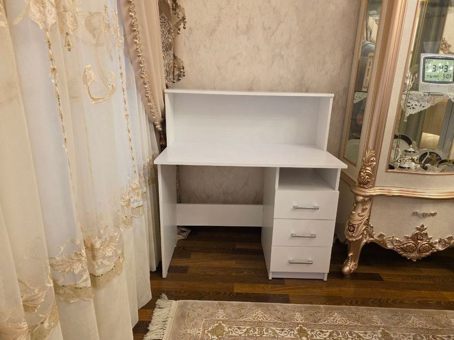 Универсальный стол школьника от производителя по низкой цене