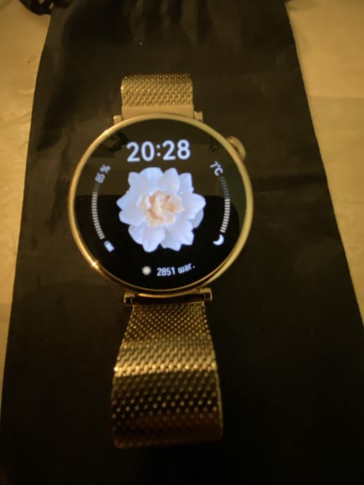Смарт часы Huawei gt4 gold.