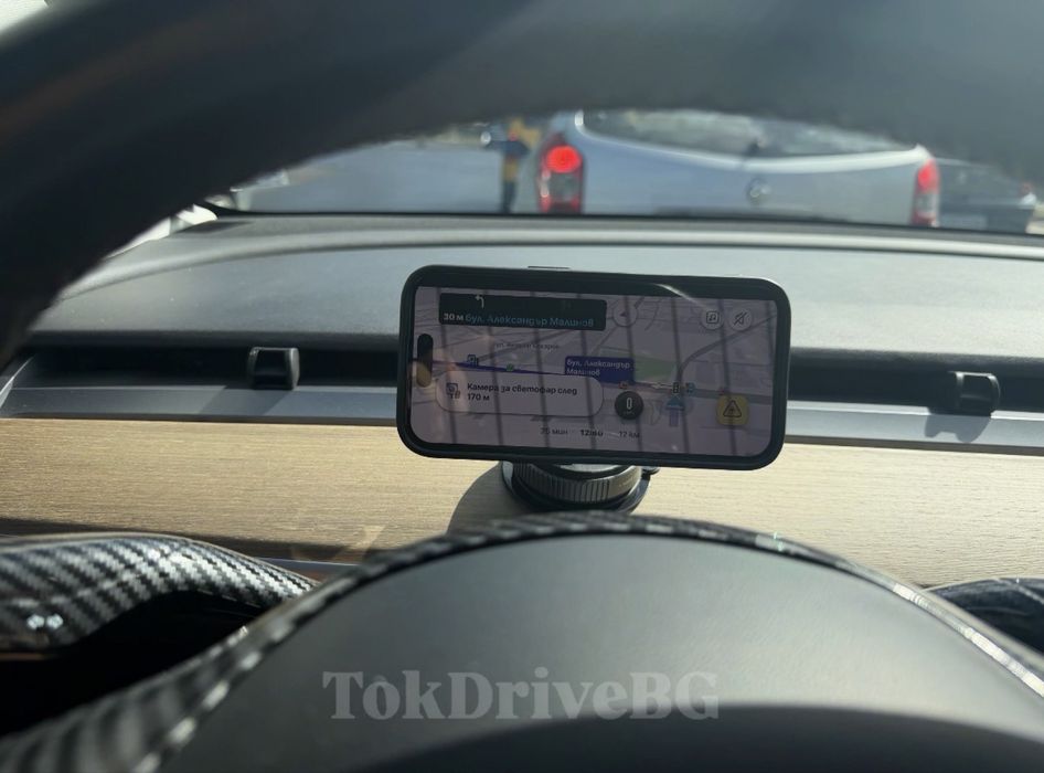 Магнитна сгъваема 360° стойка за телефон за Tesla Model 3/Y