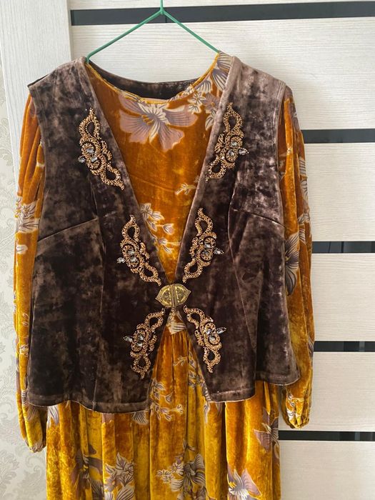 Платье бархатное