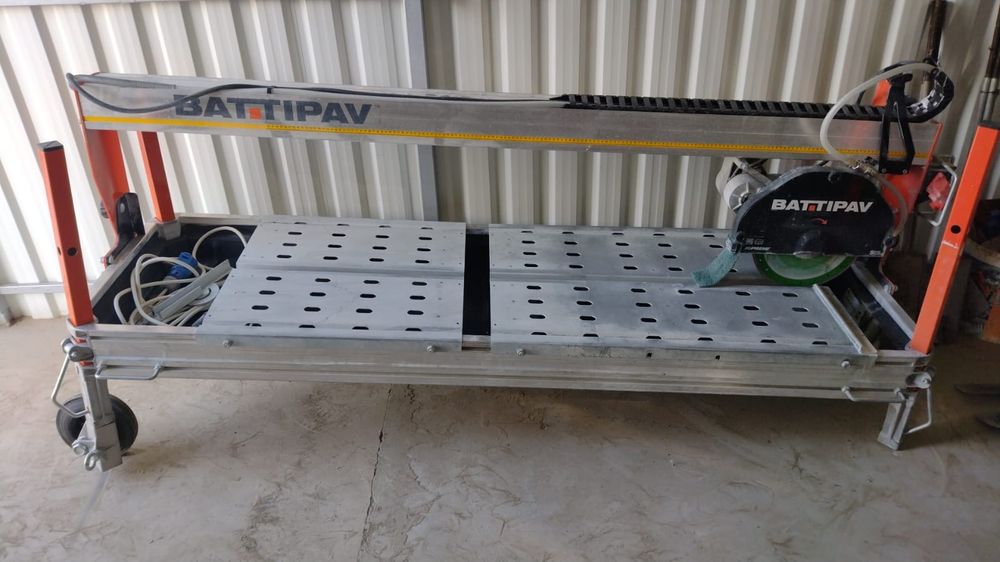 Inchiriere utilaje pentru constructii, cofraje, schele si popi metalici