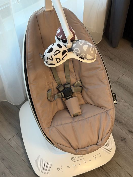 Електрическа бебешка люлка mamaRoo 5.0 Sandstone, пясъчна