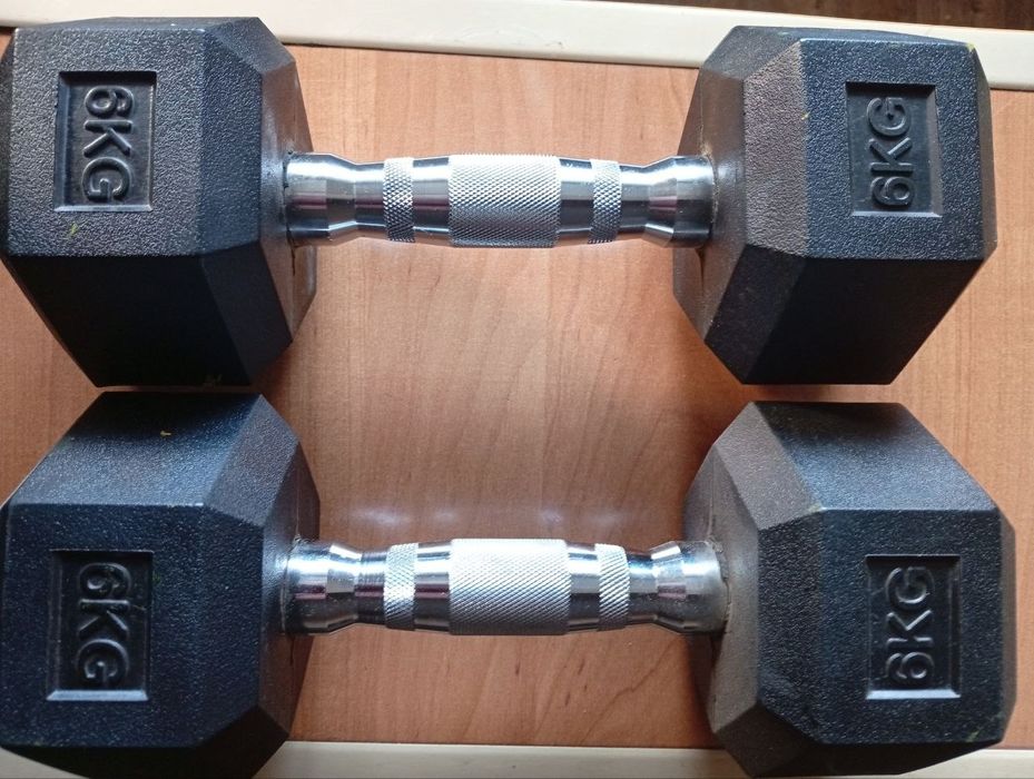 Гантели по 6кг(отличные)