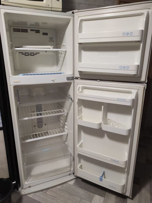 Холодильник LG продам