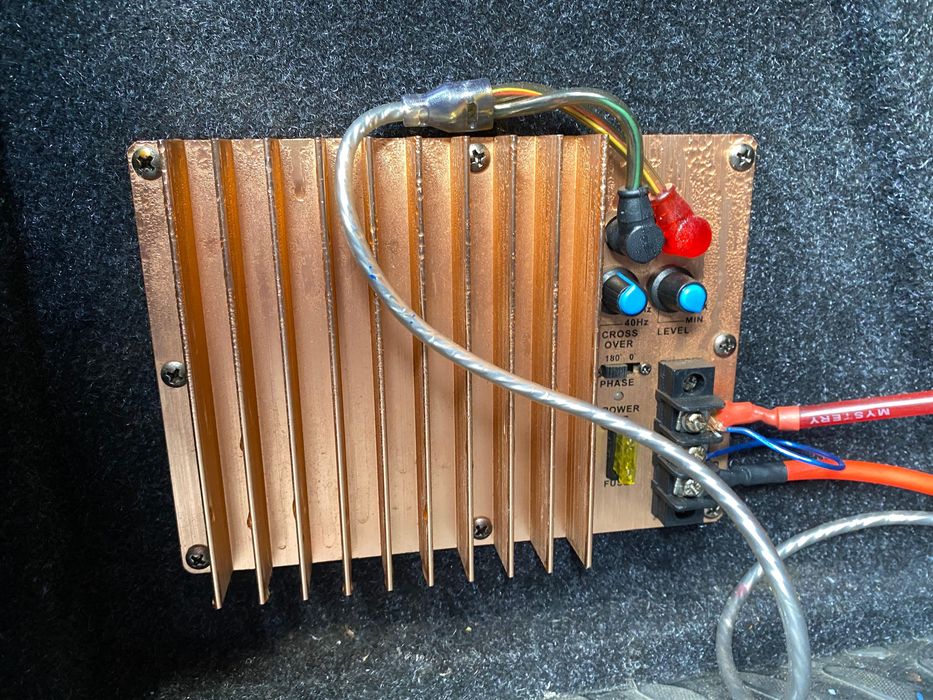 сабвуфер в хорошем состоянии