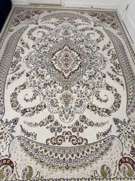 Продам ковер бежевый