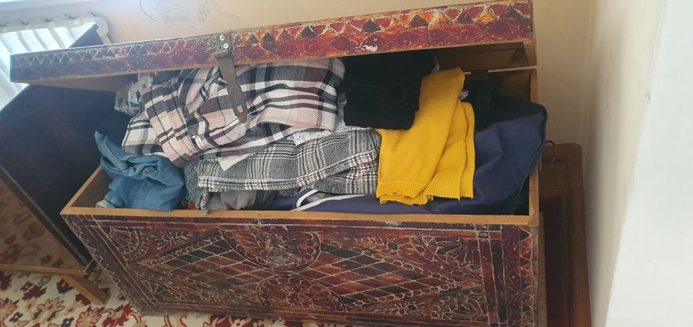 Продается Люстры и 2 сундука