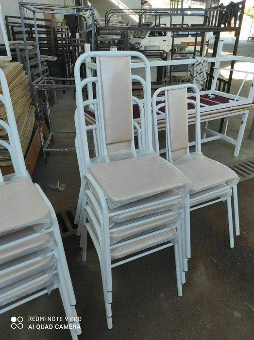 Стулья для посетителей и для активного зала