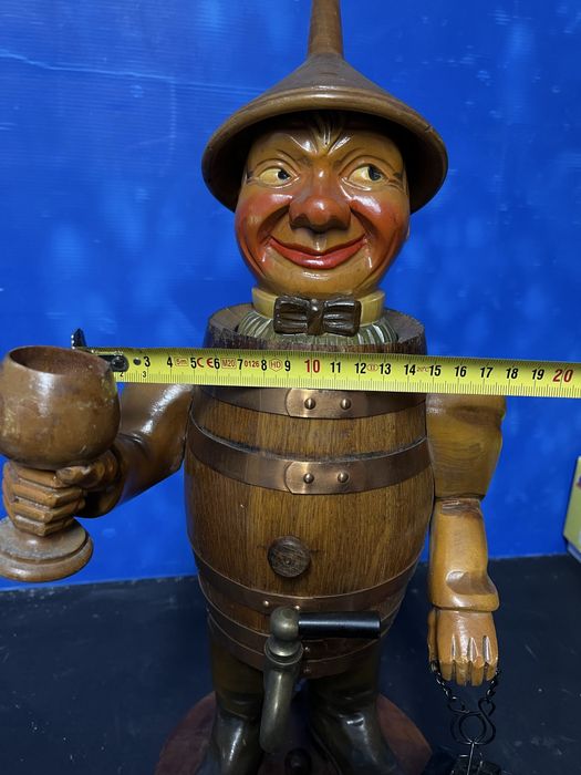 Рядка,стара рекламна фигура на бранд немско вино “Kellergeist”