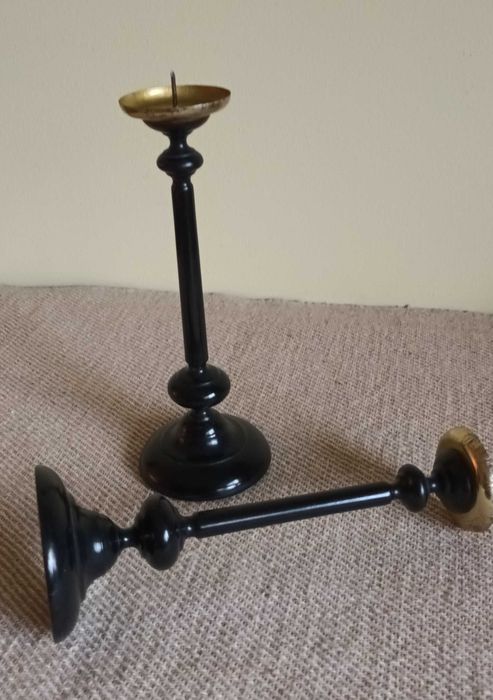 Дървени и бронзови свещници