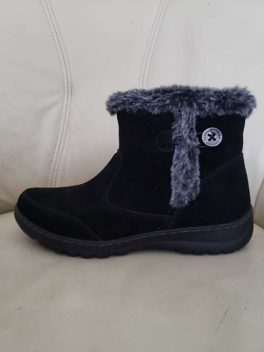 Продаю зимние полусапожки, замшевые.