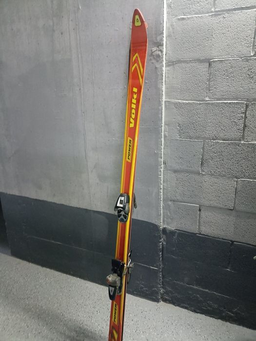 Срочно продам лыжи Volki!
