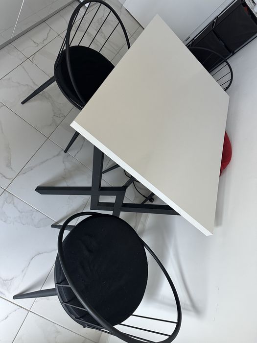 Set deosebit masa + 4 scaune