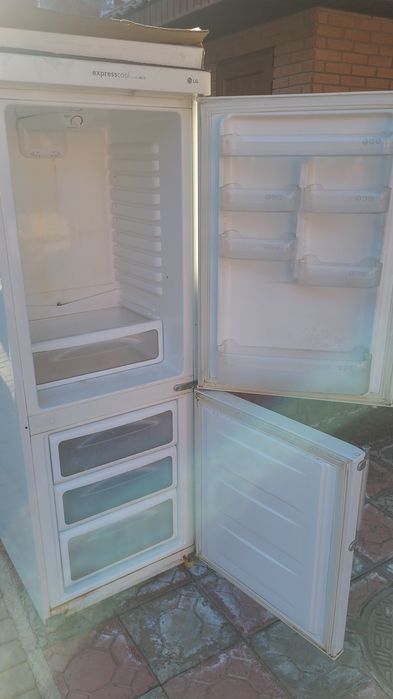 Холодильник срочно продать