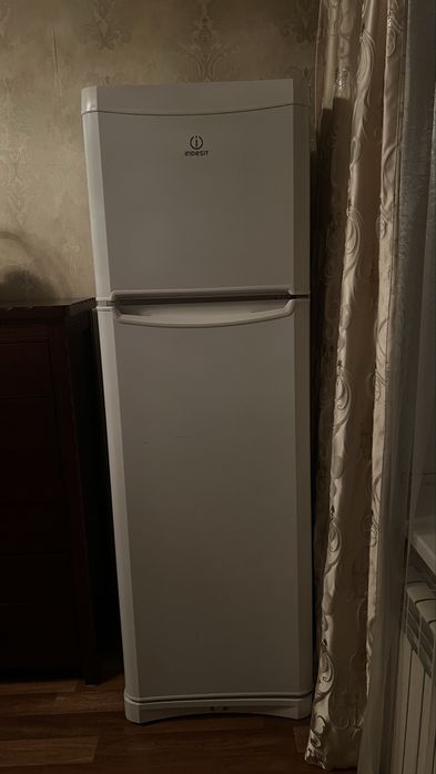 Холодильник Indesit