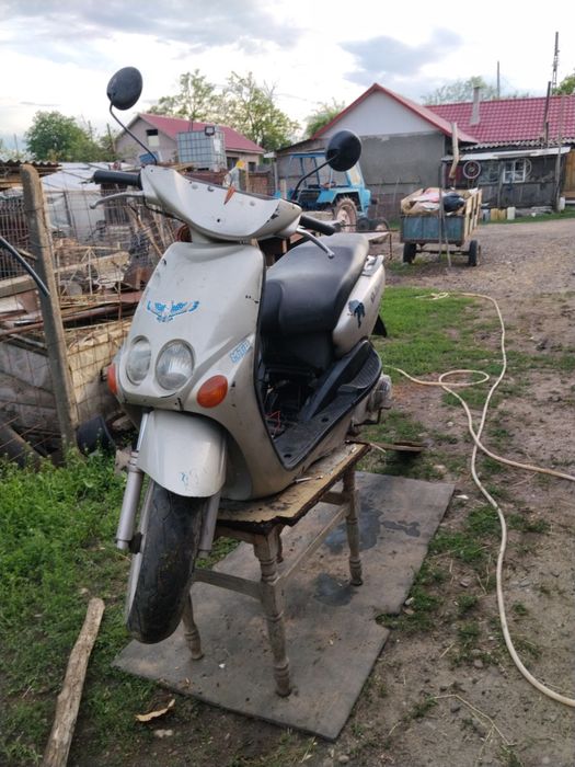 V8ând scuter Yamaha neos stare perfectă cu acte