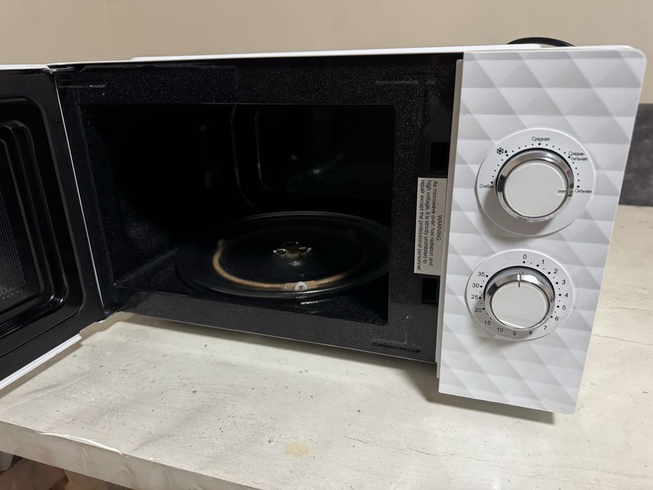 Микроволновая печь белая Mivan