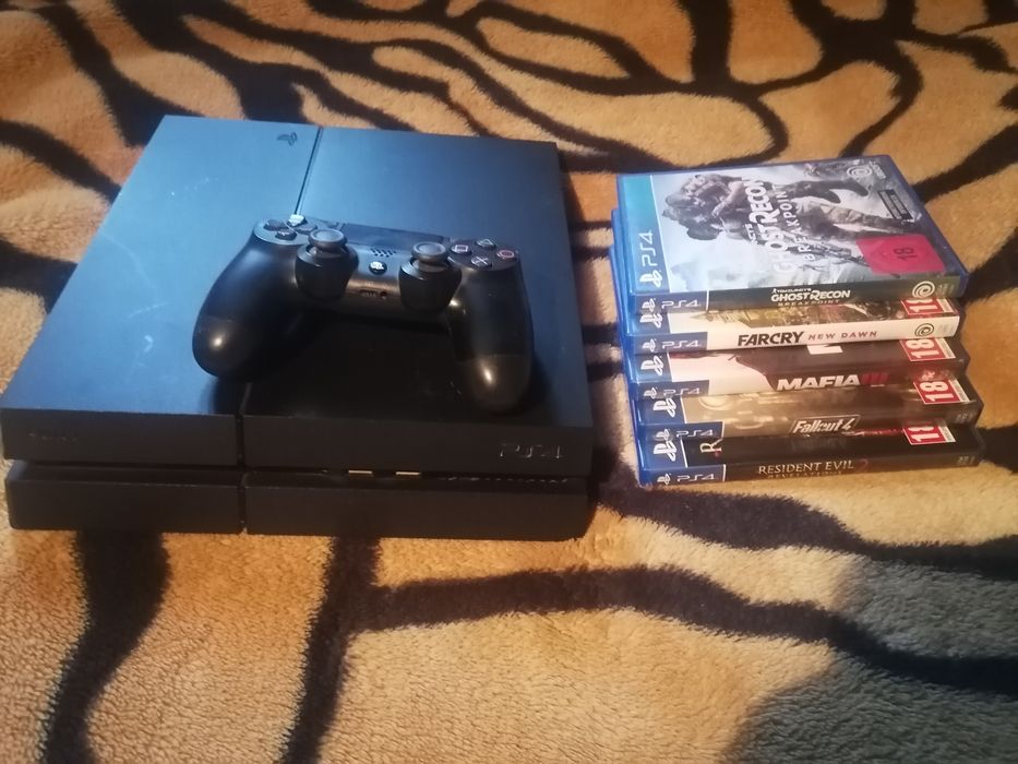 Vând playstation 4 Fat și căști